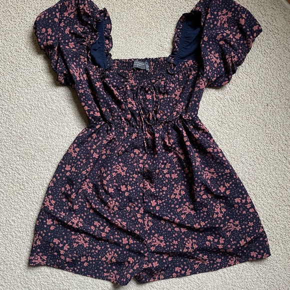 Urban Outfitters | UO Dress Forum Ruffle Short Sleeve Romper | Size: S - Picture 6 of 6